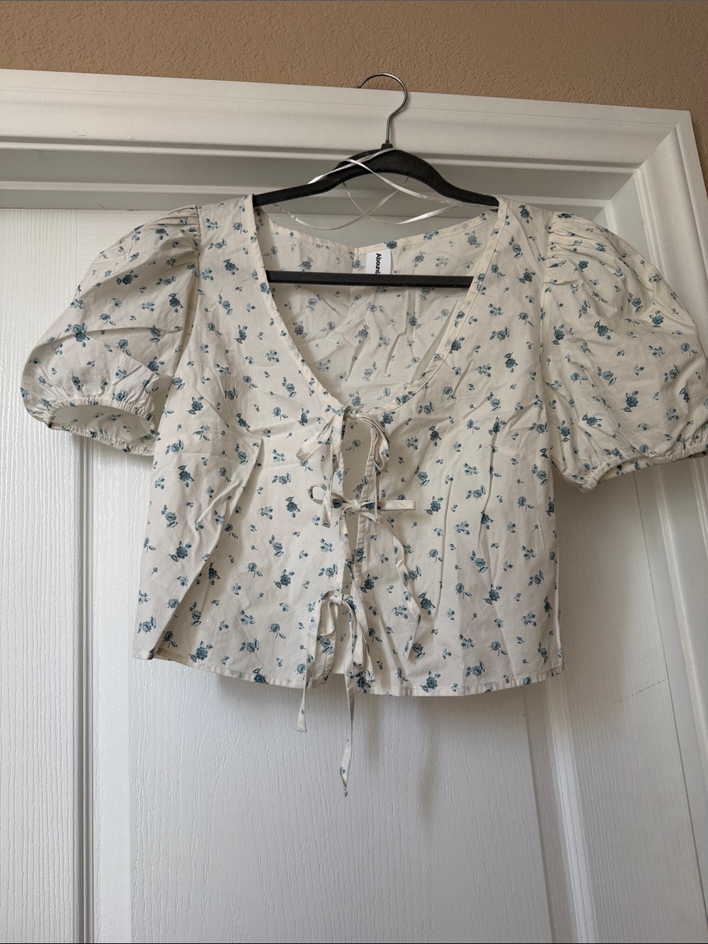 Abound Cream Floral Tie-Front Puff Sleeve Crop Top